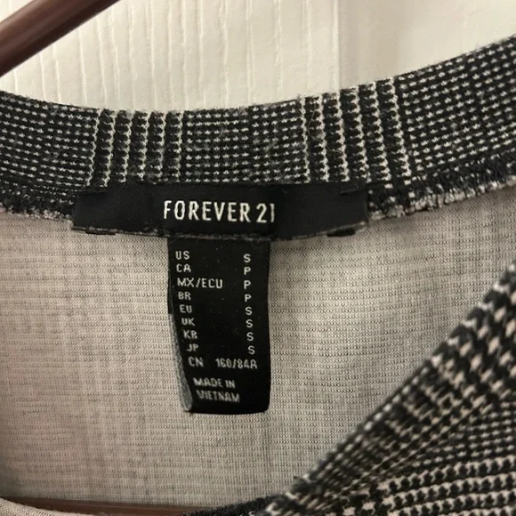 Forever 21 Bonjour Graphic Houndstooth Plaid Crop Top Size Small - Picture 3 of 6